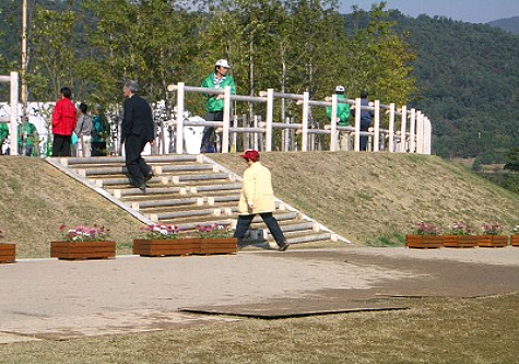 （写真）兵庫県三田市　県立有馬富士公園（全国育樹祭式典会場）