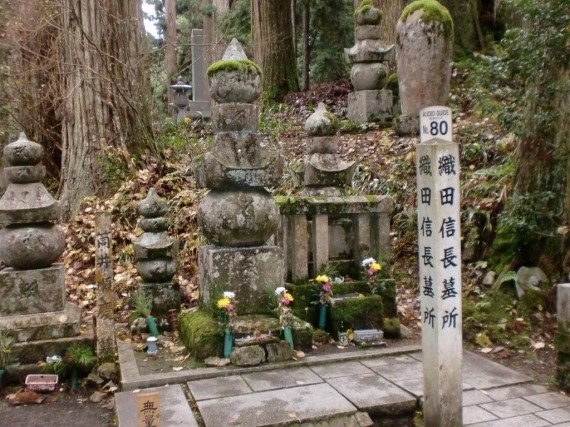 織田信長の墓碑