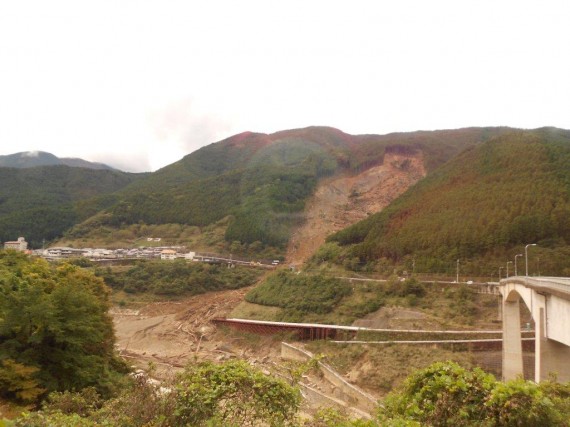 深層崩壊を起こした山林現場　（川上村）