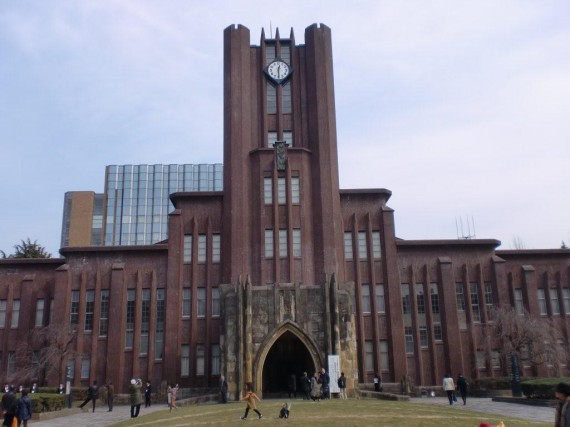 前回の「低炭素杯２０１１」開催地　・　東京大学安田講堂