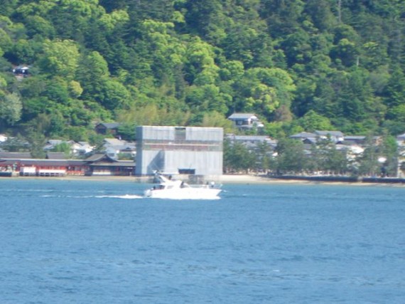 『丸柱・円柱巡礼』（第５号）　宮島・厳島神社の大鳥居の修理風景