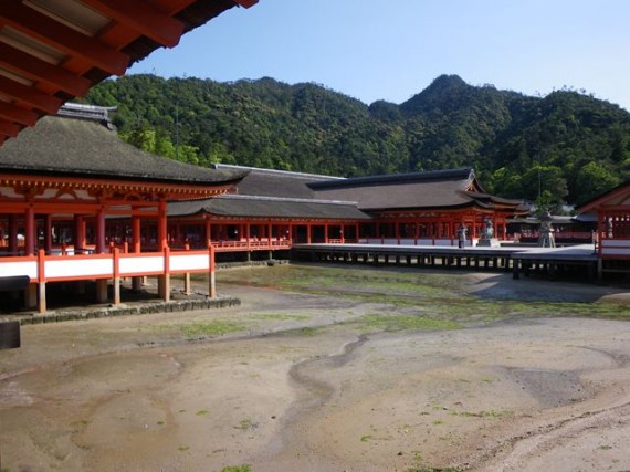 「丸柱・円柱巡礼」（第６号）　宮島・厳島神社の廻廊