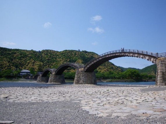 「錦帯橋」全景　（下から）