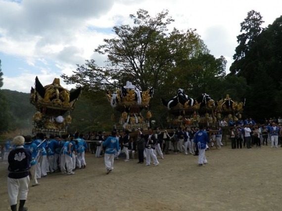 播州糀屋稲荷神社・秋祭り　稲荷郷５地区の太鼓屋台が勢ぞろい（５台目揃い）