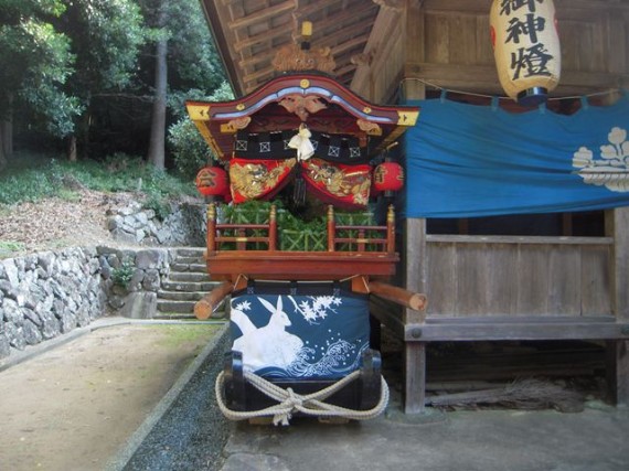 岩座神・五霊神社の曳山（ひきやま）・全景