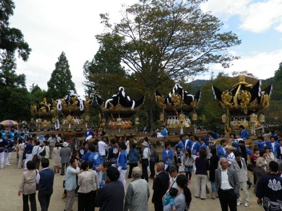 播州糀屋稲荷神社・秋祭り　稲荷郷５地区の太鼓屋台が勢ぞろい