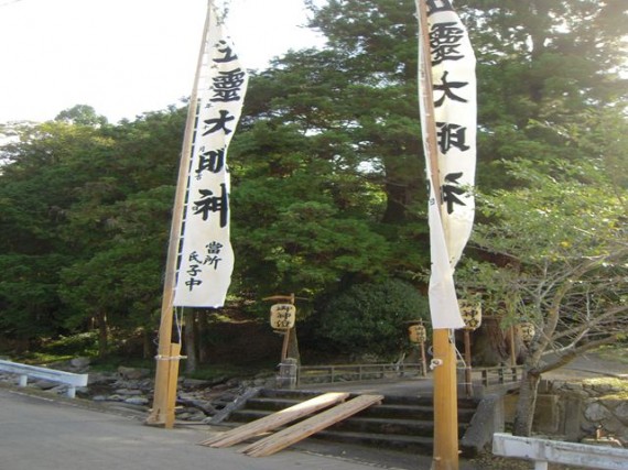 「棚田百選」の里『岩座神』の秋祭り風景　