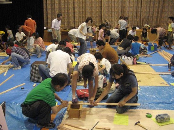 夏休みには「こべっこらんど」で開催される木工教室に木材を供給