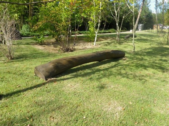 「自然木 ・ 天然木のベンチ」を兵庫県の公園施設に納入