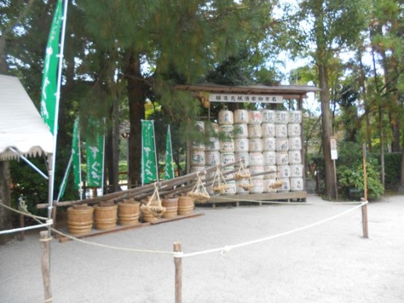 上賀茂神社の境内に奉納されていた「すぐき漬け」の漬け樽