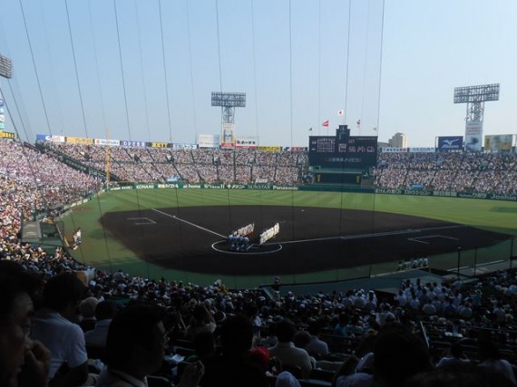 試合開始　（バックネット裏から撮影）