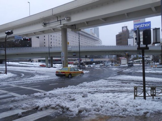 赤坂見付交差点の様子　（2月15日　午前９時30分頃）