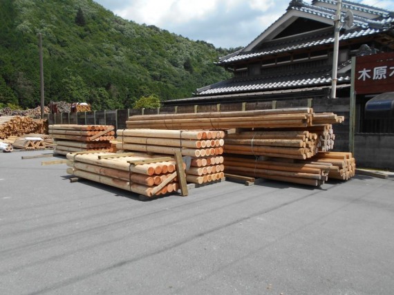 千葉県木更津市の大型グランピング施設の建用に送った「太足場」や「円柱材」